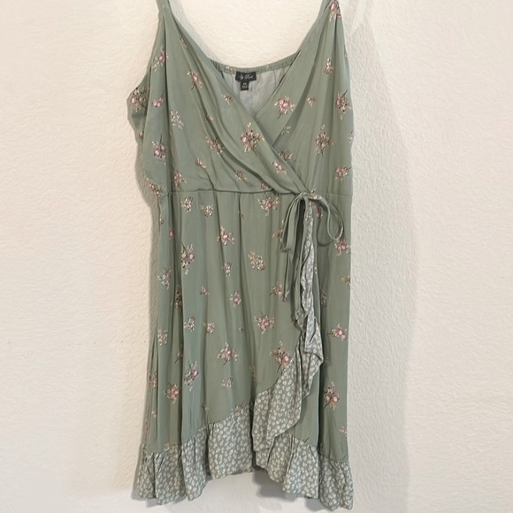 Lily Rose Women's Midi Dress XXL Green Ditsy Floral Faux Wrap Ruffle Hem - Picture 1 of 9